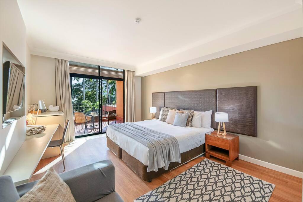 Harbourfront - King With Balcony & Pool