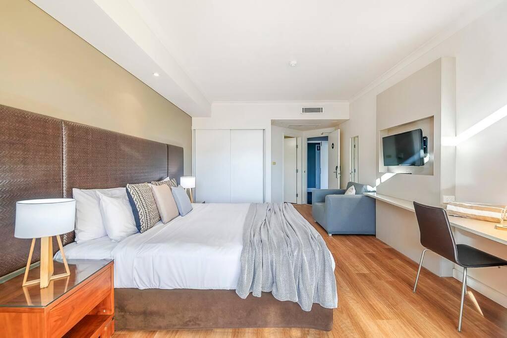 Apartment Harbourfront - King With Balcony & Pool